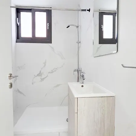 Poolside Lux Ларнака