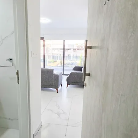 Poolside Lux * Ларнака