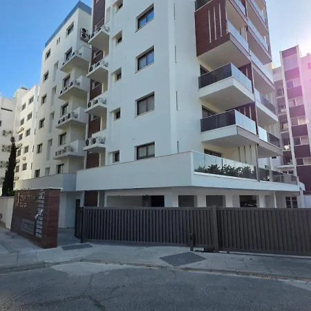 Appartamento Poolside Lux Larnaca